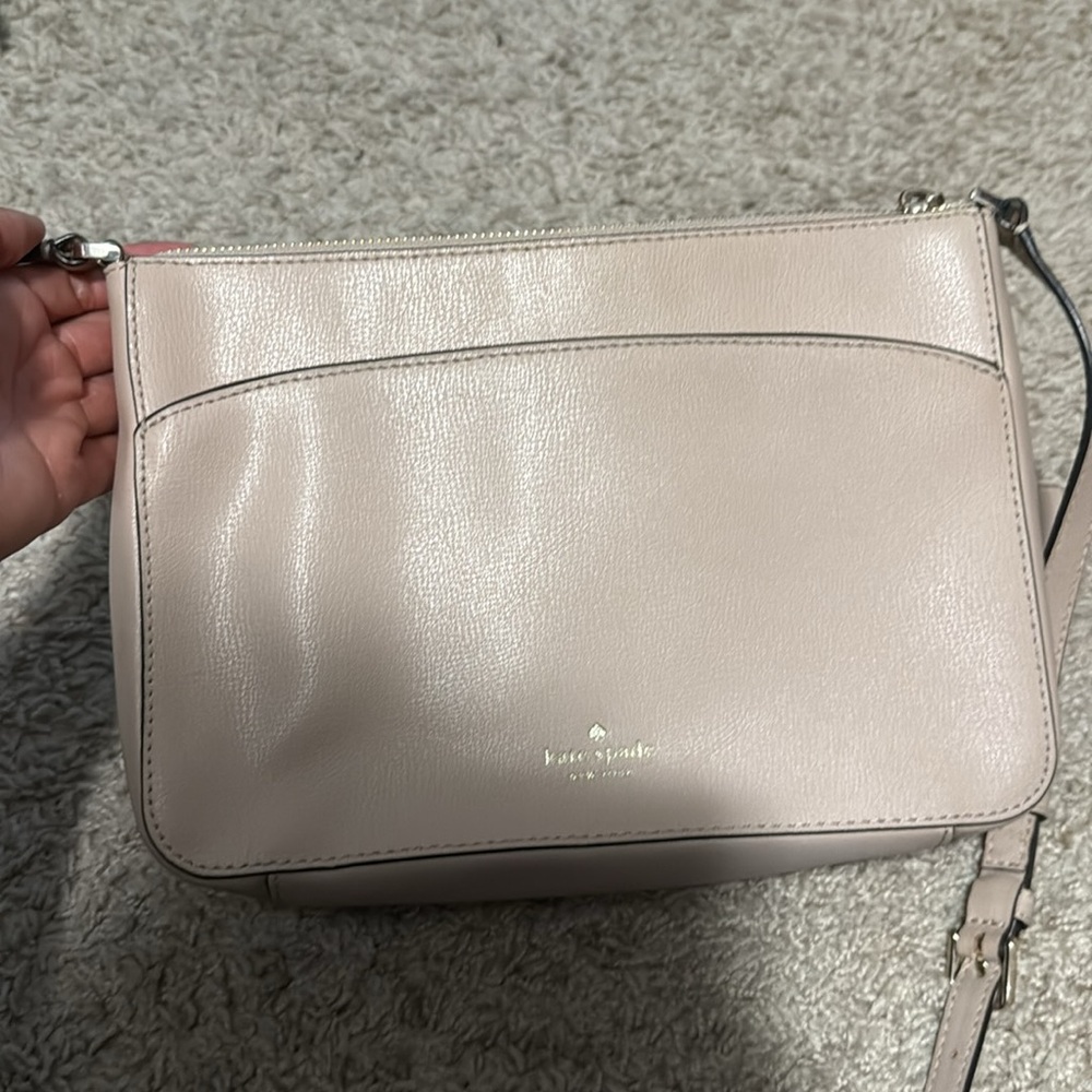 Kate Spade Pink Crossbody Bag with Saffiano Leather and Adjustable Strap - Picture 4 of 11